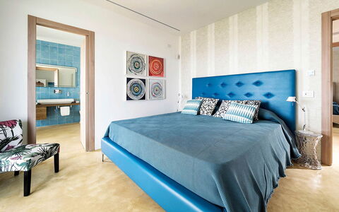 Villa Federica: Mueble, Azul, Diseño De Interiores, Cama, Habitación, Piso, Pared, Suelo, Madera, Habitación