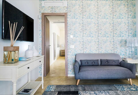 Villa Federica: Azul, Mueble, Diseño De Interiores, Piso, Suelo, Textil, Mesa, Habitación, Sala, Casa