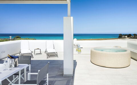 Thyme: Mueble, Mar, Mueble Para Exteriores, Silla, Recurso, Oceano, Sombra, Costa, Material Natural, Caribe