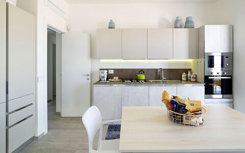 Thyme: Mueble, Cocina, Diseño De Interiores, Mostrador, Aparato De Cocina, Piso, Madera, Gabinetes, Electrodoméstico, Suelo