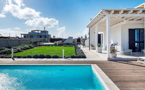 Rosemary: Azul, Piscina, Recurso, Mueble Para Exteriores, Material Compuesto, Eco Hotel, Sombra, Villa, Inmuebles, Silla