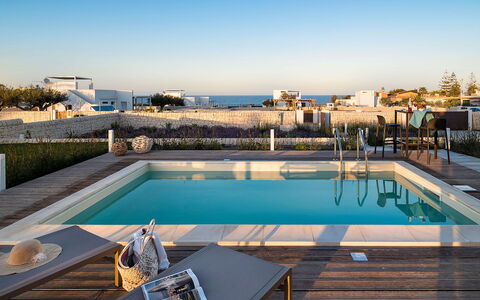 Villa Orietta: Piscina, Recurso, Mueble Para Exteriores, Material Compuesto, Eco Hotel, Sunlounger, Sombra, Silla, Villa, Hotel