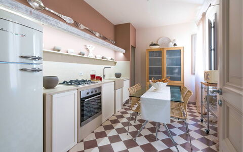 Dimora Simona: Diseño De Interiores, Piso, Cocina, Aparato De Cocina, Suelo, Mueble, Electrodoméstico, Madera, Gabinetes, Mostrador