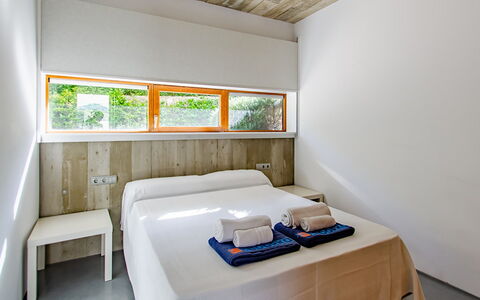 Villa Esplendida: Pared, Madera, Diseño De Interiores, Techo, Piso, Suelo, Habitación, Cama, Habitación, Lecho