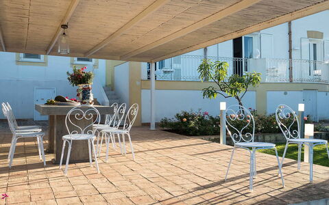 The Flower Garden: Mueble, Suelo, Piso, Mueble Para Exteriores, Sombra, Mesa Al Aire Libre, Silla, Estructura Al Aire Libre, Porche, Maceta