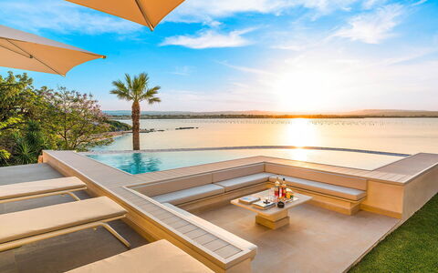 Sea Art Villa: Agua, Mar, Recurso, Piscina, Oceano, Sombra, Eco Hotel, Zona Tropical, Villa, Hotel