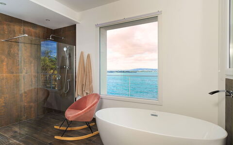 Sea Art Villa: Diseño De Interiores, Piso, Arreglo De Tubería, Baño, Suelo, Madera, Mueble, Encendiendo, Plomería, Techo
