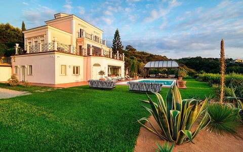 Blue Star Villa: Casa, Barrio Residencial, Casa, Inmuebles, Mansión, Jardín, Villa, Paisajismo, Césped, Casa De Campo