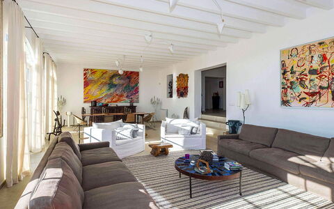 Finca Design: Mueble, Sofá, Pared, Diseño De Interiores, Piso, Suelo, Sala, Mesa, Departamento, Casa