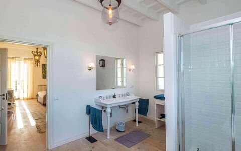 Finca Design: Pared, Piso, Diseño De Interiores, Suelo, Techo, Arreglo De Tubería, Mueble, Puerta, Baño, Casa
