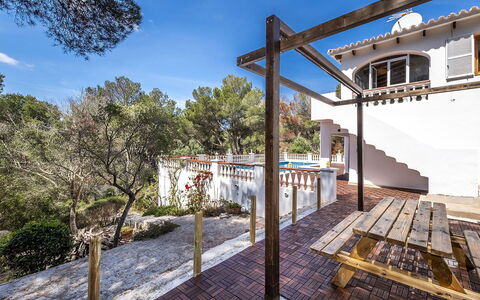 Villa Alejandra: Barrio Residencial, Casa, Inmuebles, Balcón, Porche, Sombra, Villa, Pretil, Hacienda, Mansión
