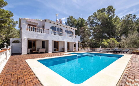 Villa Alejandra: Piscina, Arquitectura, Casa, Inmuebles, Recurso, Sombra, Mansión, Villa, Hacienda, Balcón