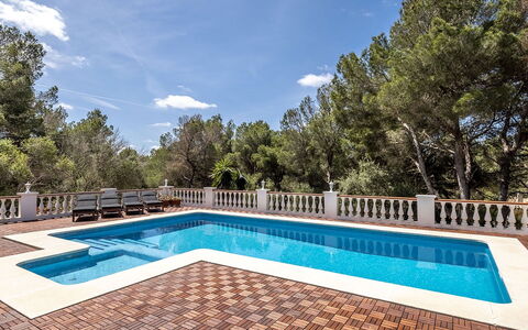 Villa Alejandra: Piscina, Material Compuesto, Recurso, Sombra, Eco Hotel, Fuente De Agua, Loseta, Diseño, Manchas De Madera, Paisajismo