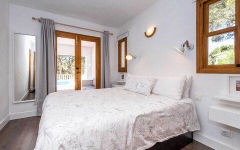 Villa Alejandra: Diseño De Interiores, Pared, Cama, Habitación, Madera, Mueble, Techo, Piso, Casa, Suelo
