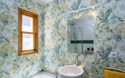 Villa Alejandra: Arreglo De Tubería, Baño, Lavabo Del Baño, Loseta, Lavabo, Papel Pintado, Plomería, Grifo, Planta De Casa