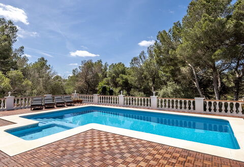 Villa Alejandra: Piscina, Material Compuesto, Recurso, Sombra, Eco Hotel, Fuente De Agua, Loseta, Diseño, Manchas De Madera, Paisajismo