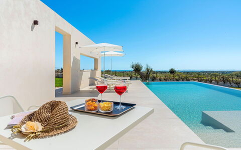 Villa Bruna: Piscina, Recurso, Silla, Mueble Para Exteriores, Eco Hotel, Hotel, Villa
