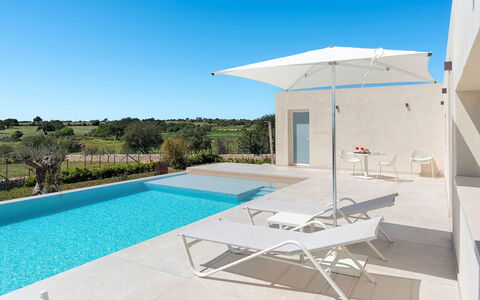 Villa Bruna: Piscina, Mueble Para Exteriores, Recurso, Paraguas, Material Compuesto, Sombra, Sunlounger, Silla, Eco Hotel, Villa