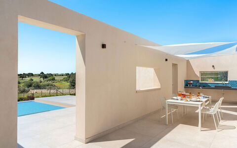 Villa Bruna: Suelo, Piso, Mueble, Material Compuesto, Sombra, Mueble Para Exteriores, Silla, Piscina, Patio, Diseño