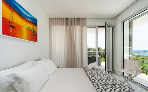Villa Silvia: Mueble, Diseño De Interiores, Cama, Suelo, Madera, Piso, Habitación, Casa, Departamento, Textil