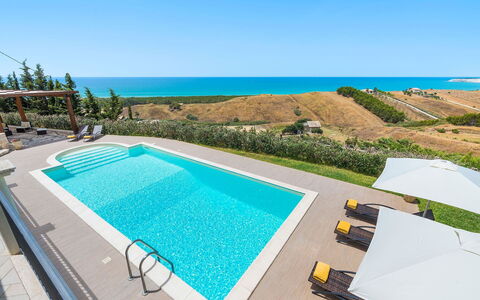 Villa Carousel: Azul, Piscina, Agua, Recurso, Eco Hotel, Ocio, Villa, Hotel, Inmuebles, Mueble Para Exteriores