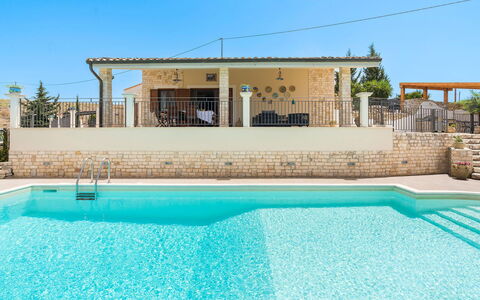 Villa Carousel: Piscina, Barrio Residencial, Material Compuesto, Recurso, Inmuebles, Sombra, Losa, Loseta, Villa, Mueble Para Exteriores