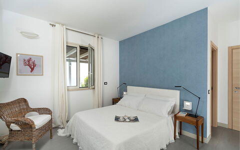 Villa Sea Star: Mueble, Pared, Diseño De Interiores, Habitación, Madera, Suelo, Cama, Piso, Textil, Techo