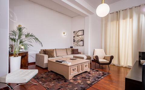 Casa Maurus: Mueble, Diseño De Interiores, Piso, Suelo, Sofá, Pared, Madera, Habitación, Sala, Techo