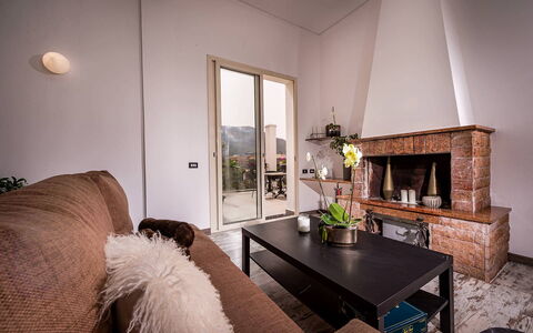 Casa Maurus: Mueble, Diseño De Interiores, Pared, Piso, Madera, Techo, Suelo, Sala, Habitación, Encendiendo