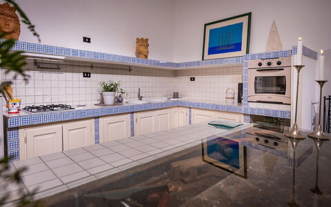 Casa Maurus: Piso, Diseño De Interiores, Cocina, Suelo, Mostrador, Habitación, Loseta, Estufa De Cocina, Gabinetes, Estufa De Gas