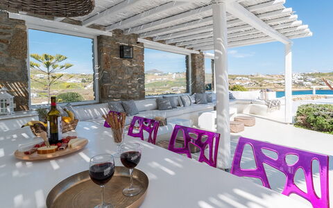 Seaside Villa: Mueble, Diseño De Interiores, Casa, Silla, Recurso, Sala, Villa, Hotel, Diseño