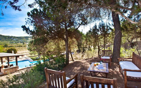 Villa Matarel: Mueble, Mueble Para Exteriores, Recurso, Sombra, Piscina, Silla, Eco Hotel, Madera Dura, Jardín, Cubierta