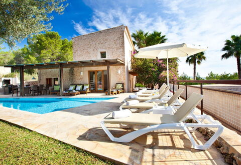 Villa Matarel: Piscina, Mueble Para Exteriores, Recurso, Sunlounger, Eco Hotel, Sombra, Inmuebles, Paraguas, Silla, Villa
