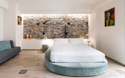 Casa Pink: Mueble, Diseño De Interiores, Piso, Suelo, Pared, Habitación, Cama, Madera, Habitación, Techo