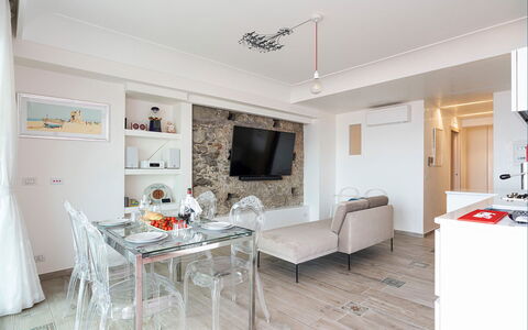 Casa Light Blu: Mueble, Diseño De Interiores, Piso, Suelo, Techo, Sofá, Mesa, Sala, Habitación, Departamento