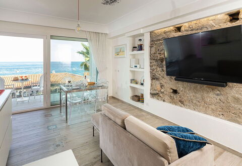 Casa Light Blu: Mueble, Diseño De Interiores, Piso, Suelo, Mar, Departamento, Costa, Habitación, Sala, Oceano