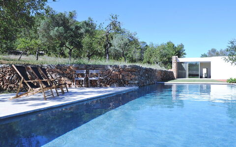 Villa Cave: Piscina, Fuente De Agua, Sombra, Paisajismo, Mueble Para Exteriores, Losa