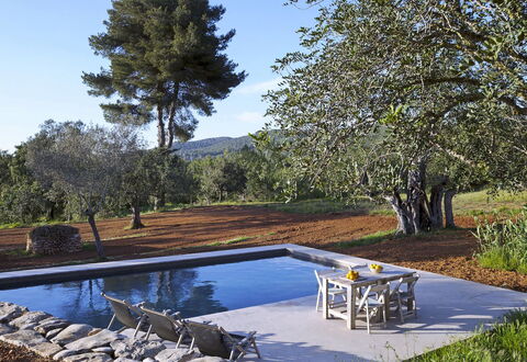 Villa Cave: Piscina, Jardín, Sombra, Paisajismo, Mueble Para Exteriores, Fuente De Agua, Patio Interior, Sunlounger, Piscina De Reflejo, Recurso