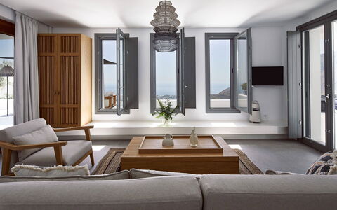 Haleine Suite: Mueble, Diseño De Interiores, Madera, Piso, Sala, Suelo, Techo, Habitación, Sofá, Mesa