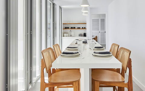 Haleine Suite: Mueble, Piso, Diseño De Interiores, Suelo, Silla, Mesa, Madera, Comedor, Cocina Y Comedor Mesa, Suelos De Madera