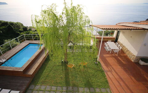 Mermaid Villa: Piscina, Ocio, Recurso, Cubierta, Mueble Para Exteriores, Manchas De Madera, Eco Hotel, Madera Dura, Sombra, Balcón