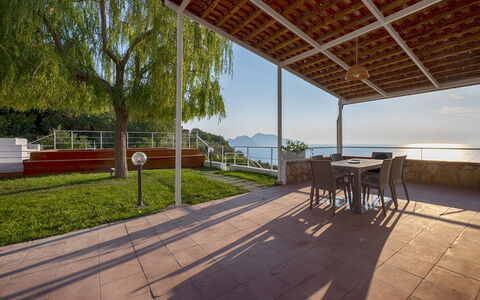 Mermaid Villa: Porche, Cubierta, Silla, Recurso, Sombra, Manchas De Madera, Balcón, Madera Dura, Eco Hotel, Estructura Al Aire Libre