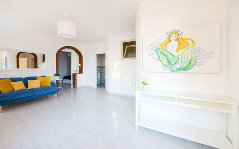 Mermaid Villa: Piso, Suelo, Diseño De Interiores, Mueble, Techo, Habitación, Departamento, Sala, Silla
