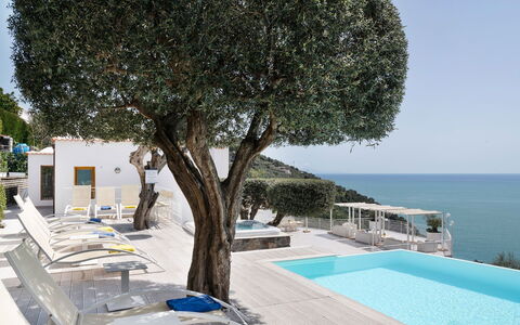 Relais Nike: Piscina, Recurso, Mar, Balcón, Ocio, Villa, Sombra, Costa, Inmuebles, Vacaciones