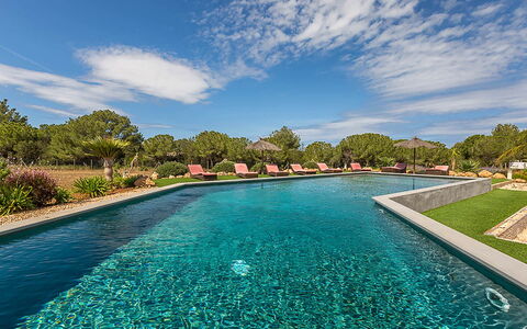 Villa Castiglioni: Azul, Agua, Piscina, Jardín, Reflexión, Paisajismo, Fuente De Agua, Recurso, Zona Tropical, Estanque