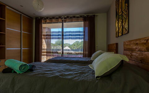 Villa Castiglioni: Cama, Mueble, Diseño De Interiores, Lecho, Habitación, Sábana, Habitación, Madera, Suelo, Piso