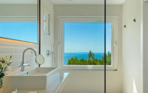 Villa Beleza: Diseño De Interiores, Arreglo De Tubería, Piso, Suelo, Encendiendo, Vaso, Baño, Techo, Grifo, Plomería