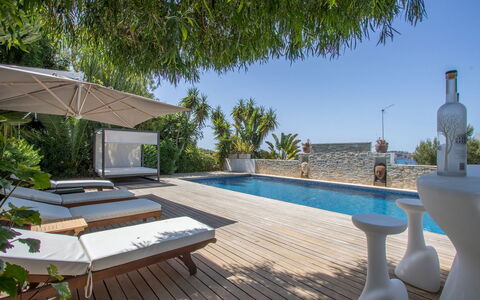 Villa Ilona: Piscina, Mueble Para Exteriores, Recurso, Mueble, Sunlounger, Paraguas, Silla, Eco Hotel, Sombra, Inmuebles