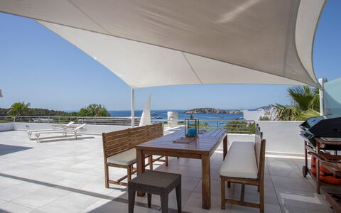 Villa Ilona: Mueble, Mueble Para Exteriores, Silla, Sombra, Mesa, Mesa Al Aire Libre, Techo, Balcón, Cocina Y Comedor Mesa, Estructura Al Aire Libre