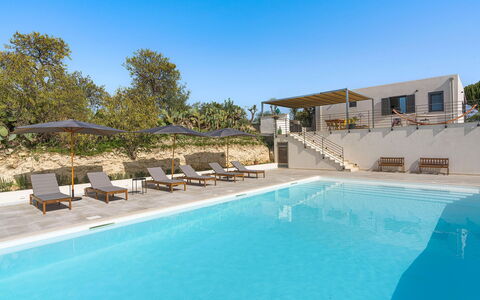 Villa Arcobaleno: Piscina, Mueble Para Exteriores, Recurso, Paraguas, Material Compuesto, Sunlounger, Eco Hotel, Inmuebles, Ocio, Sombra